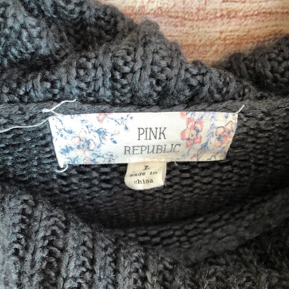 5/$25 Pink Republic Gray Cowl Neck Sweater S - Picture 4 of 7